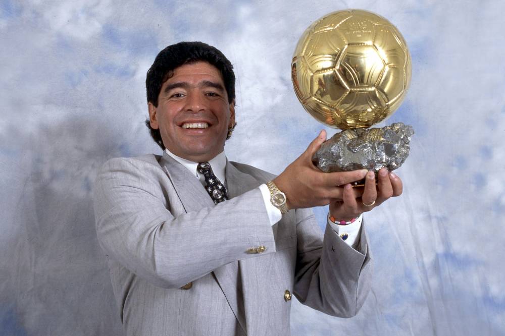 توپ طلای افتخاری به دیگو مارادونا در سال 1995