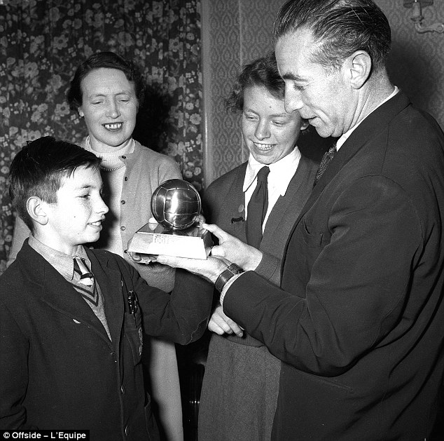 سر استنلی ماتیوس اولین برنده توپ طلا در سال 1956
