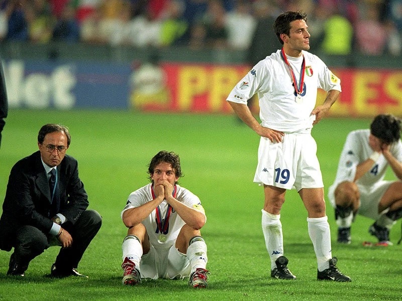الساندرو دل پیرو و وینچنتزو مونتلا ناراحت از شکست ایتالیا در فینال یورو 2000
