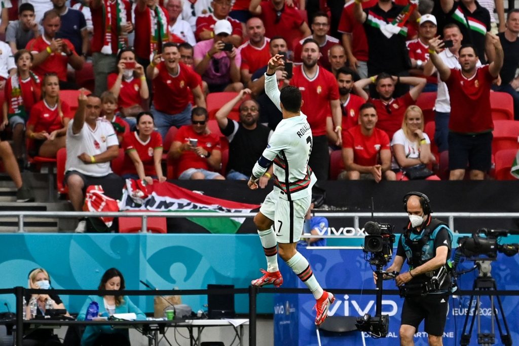 خوشحالی کریستیانو رونالدو پس از گلزنی مقابل مجارستان و تبدیل شدن به بهترین گلزن بازی های یورو