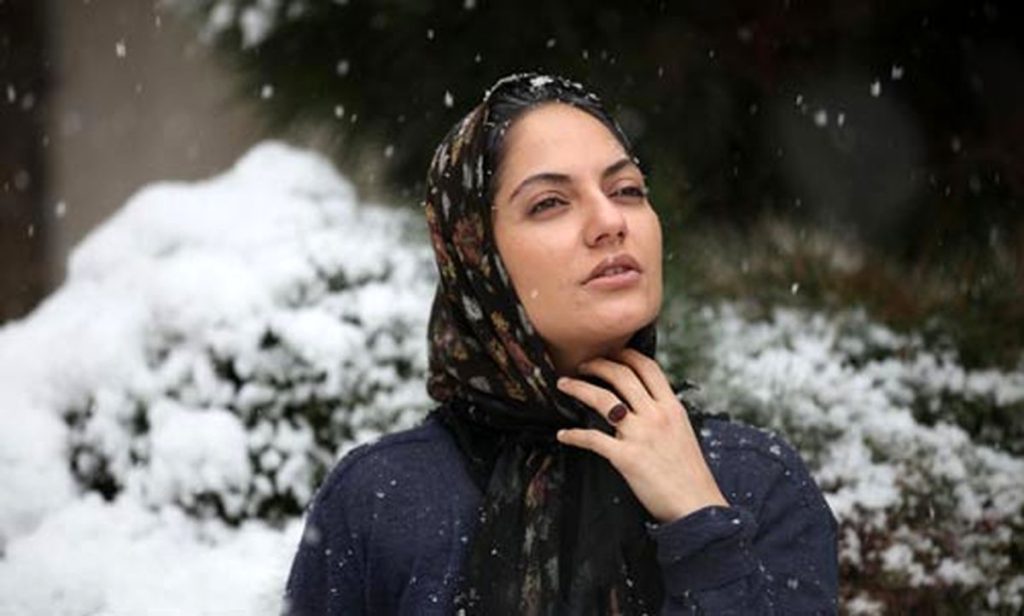 مهناز افشار در فیلم برف روی کاج ها