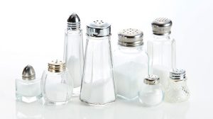 مضرات نمک و نکاتی برای کاهش مصرف آن در رژیم غذایی