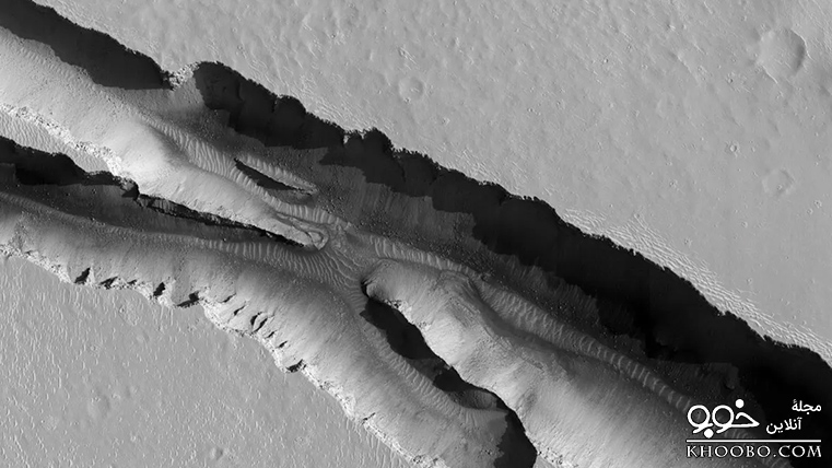 «گوداله‌های سربروس» بر روی مریخ که تصور می‌شود منشا مریخ‌لرزه‌های قوی سیاره سرخ باشد.
